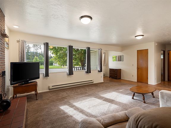 5th image of 613 Main Ave