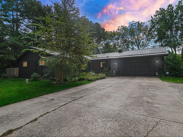 242 W Powell Dr, La Porte, IN 46350