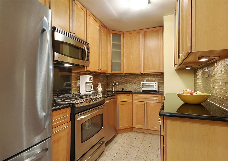1st image of 333 E 79th St #16MZ