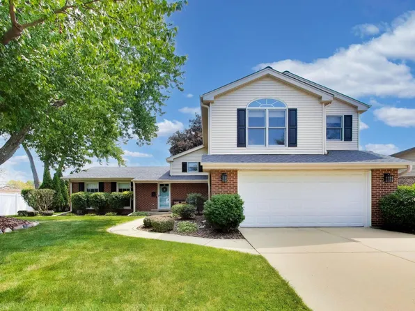 2006 N Elizabeth Dr, Arlington Heights, IL 60004