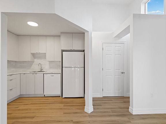 3rd image of 7 Brookdale Ct #705