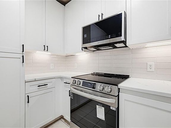 3rd image of 400 17th St NW Unit 2322