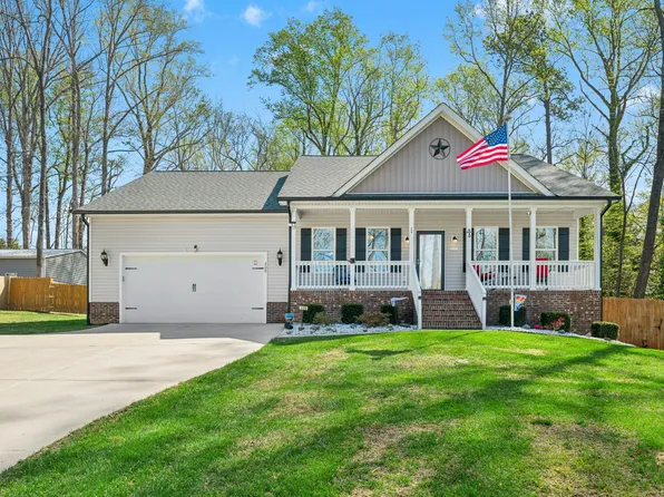 208 Edgewood Dr, Louisburg, NC 27549