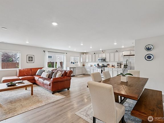 5th image of 1423 Cascade St