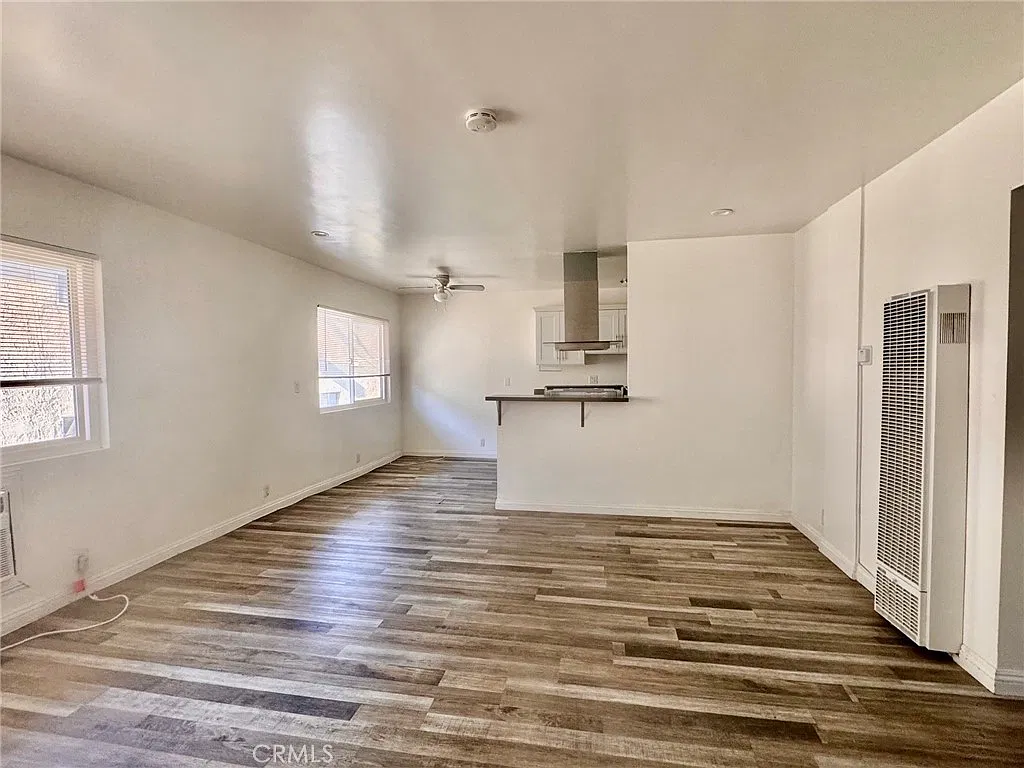 2 bed, 900 sqft, $2,100 — Photo 2