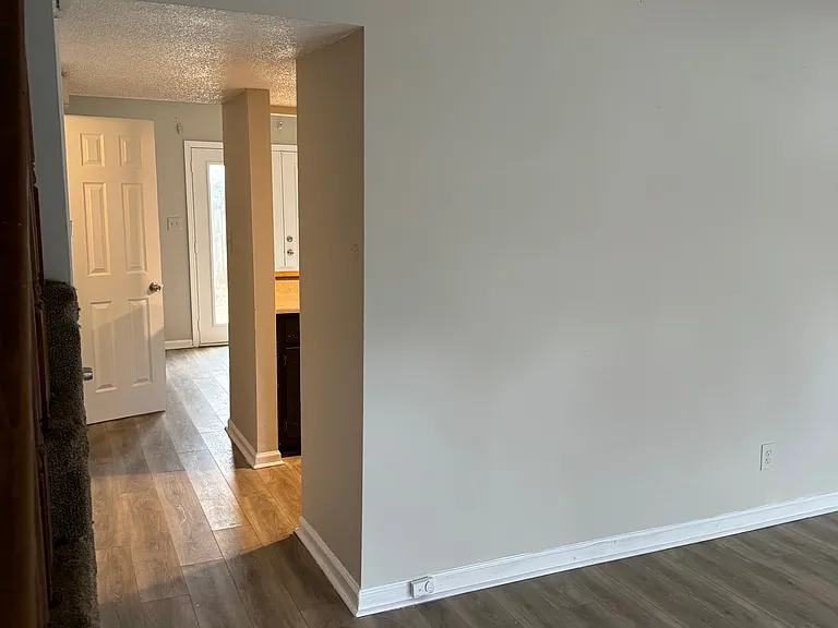 5511 Saint James St — Photo 13