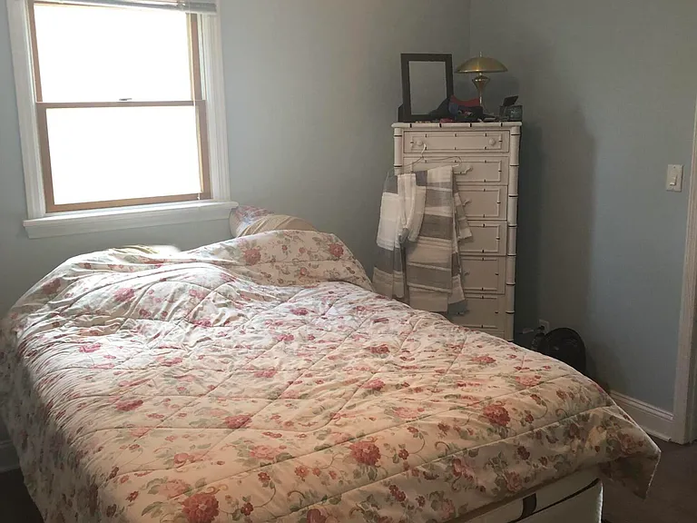 12 York Ave — Photo 11