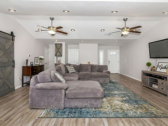 3rd image of 1658 Poinciana Dr