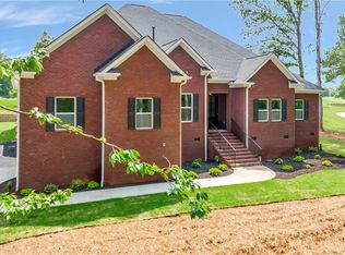 1817 Cross Creek Dr, Seneca, SC 29678