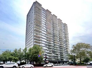 6050 Boulevard E APT 8A, West New York, NJ 07093