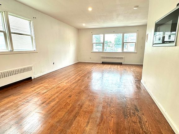 3rd image of 60 Chester Ave Floor 1