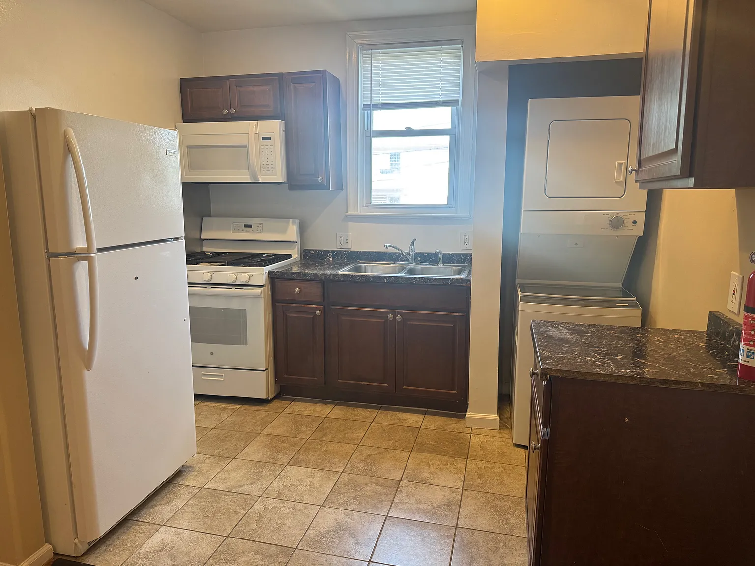 2 bed, 700 sqft, $1,569 — Photo 3