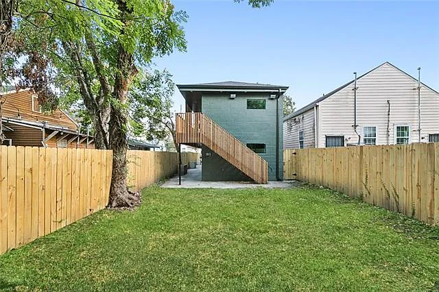 2115 Danneel St #102 — Photo 8