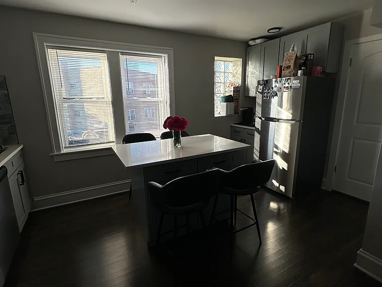 5549 N Lincoln Ave #2 — Photo 3