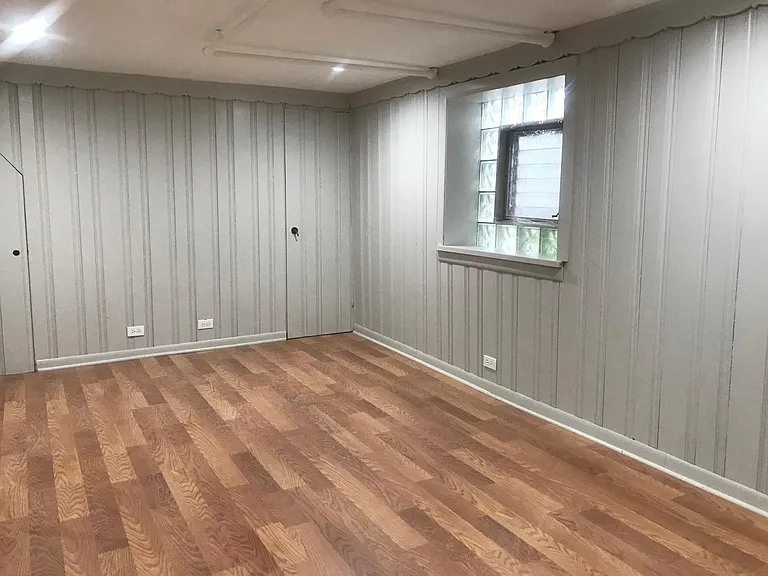 Main bedroom - includes 2 closets