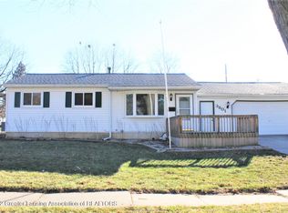 3801 Glenbrook Dr, Lansing, MI 48911