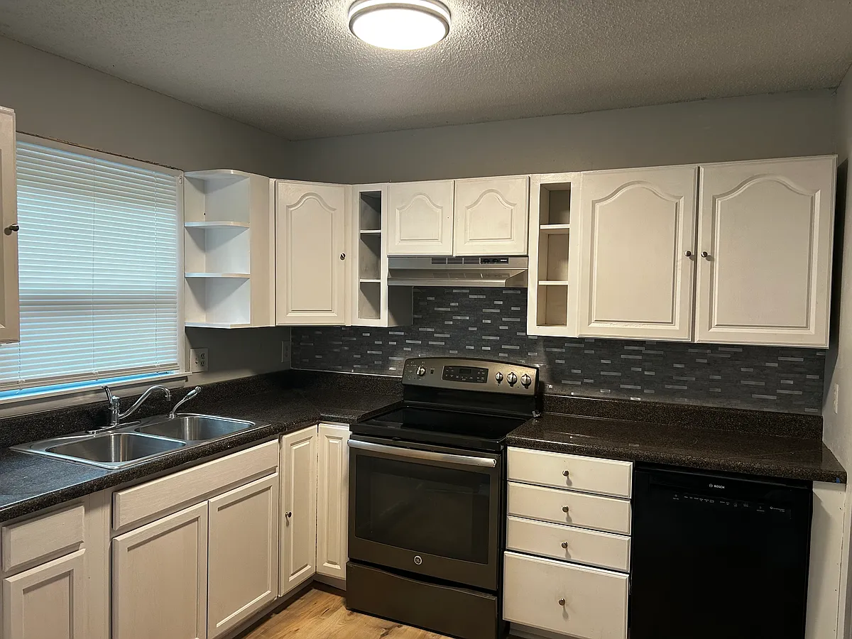 Building Photo - 308 Emerald Dr