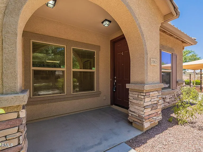 1061 S Hawk Ln — Photo 3