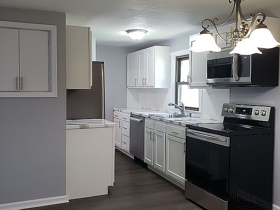 4th image of 3215 S Bender Ave