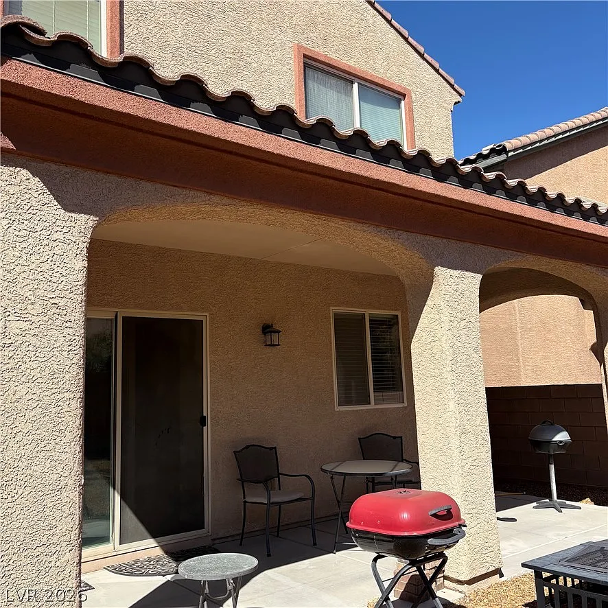 3 bed, 2.5 bath, 1787 sqft, $2,800 — Photo 2