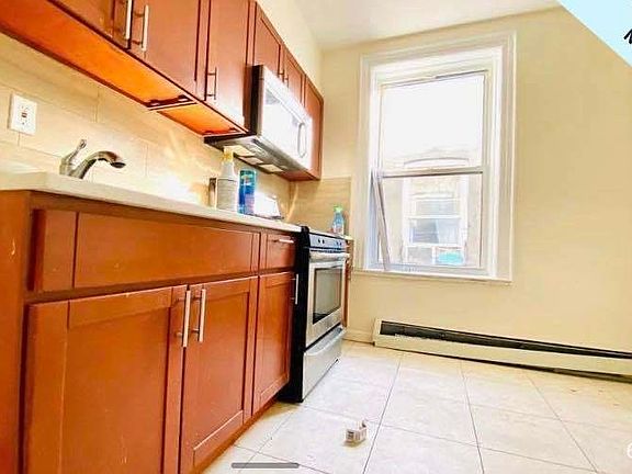 5th image of 584 Bradford St #2A