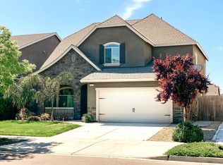 1823 W Humboldt Dr, Hanford, CA 93230