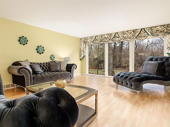 2nd image of 1819 Shaw Woods Dr