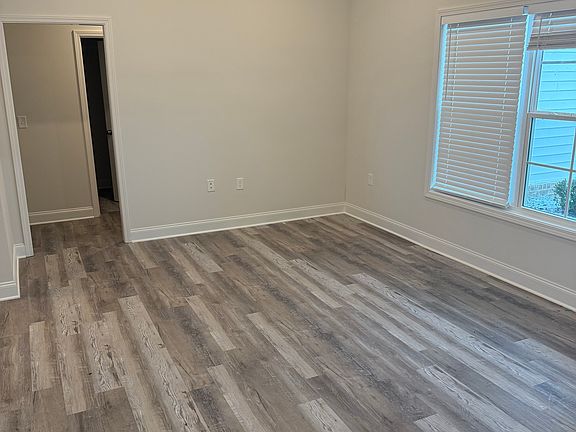 5th image of 2736 Cedrus Ave