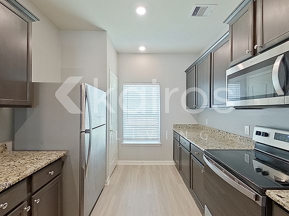 5th image of 10722 Hillside Creek Dr