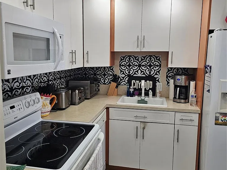 20500 W Country Club Dr #609 — Photo 3