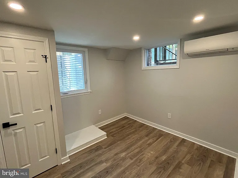 327 Whittier St NW #B — Photo 16