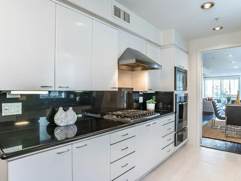 1819 Holmby Ave #204 — Photo 12