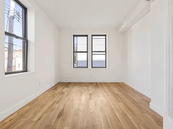 545 Brooklyn Avenue image 5 of 10