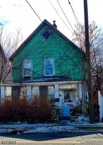 15 Hillery St, Woodland Park, NJ, 07424