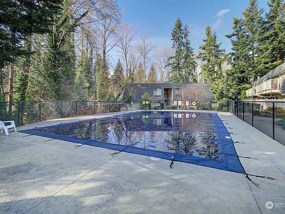 3rd image of 9807 NE 124th Street #207