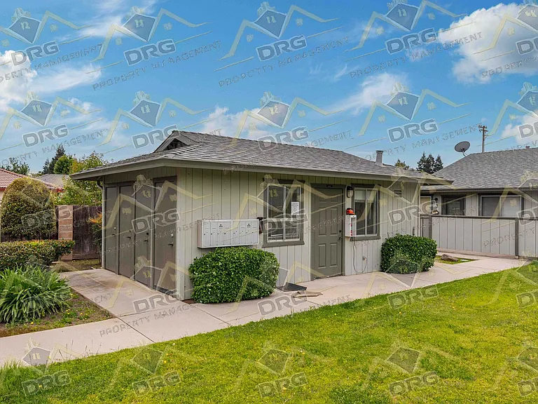1229 W Roseburg Ave — Photo 1