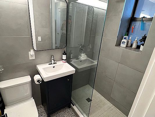 5th image of 442 E 75th St APT 1D