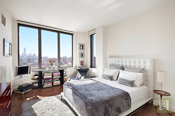 Rented by Halstead Real Estate | media 29