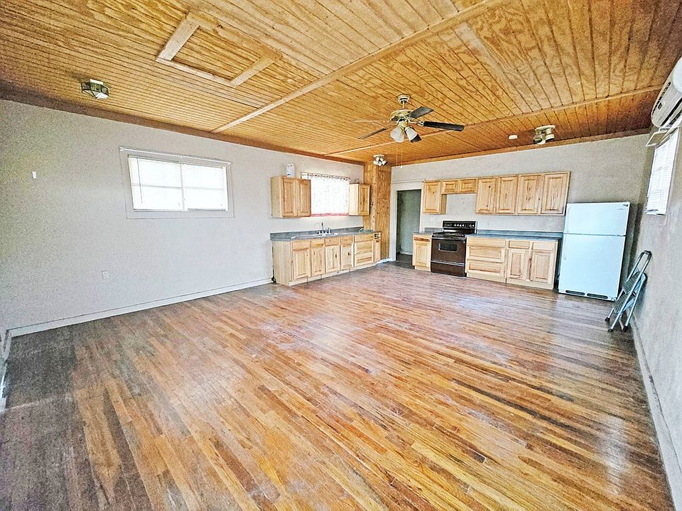 2nd image of 706 W Ave E