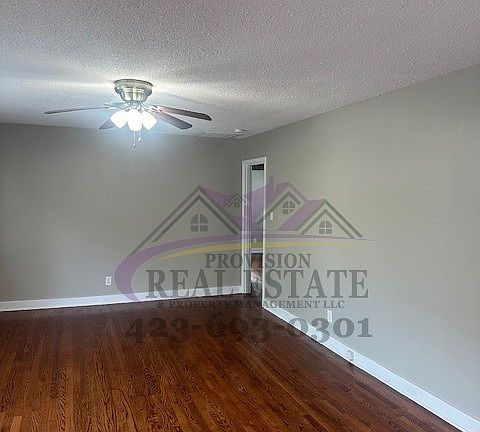 3rd image of 4033 Pineview Dr NW