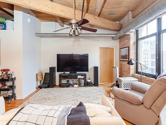 3rd image of 625 W Jackson Blvd APT 813