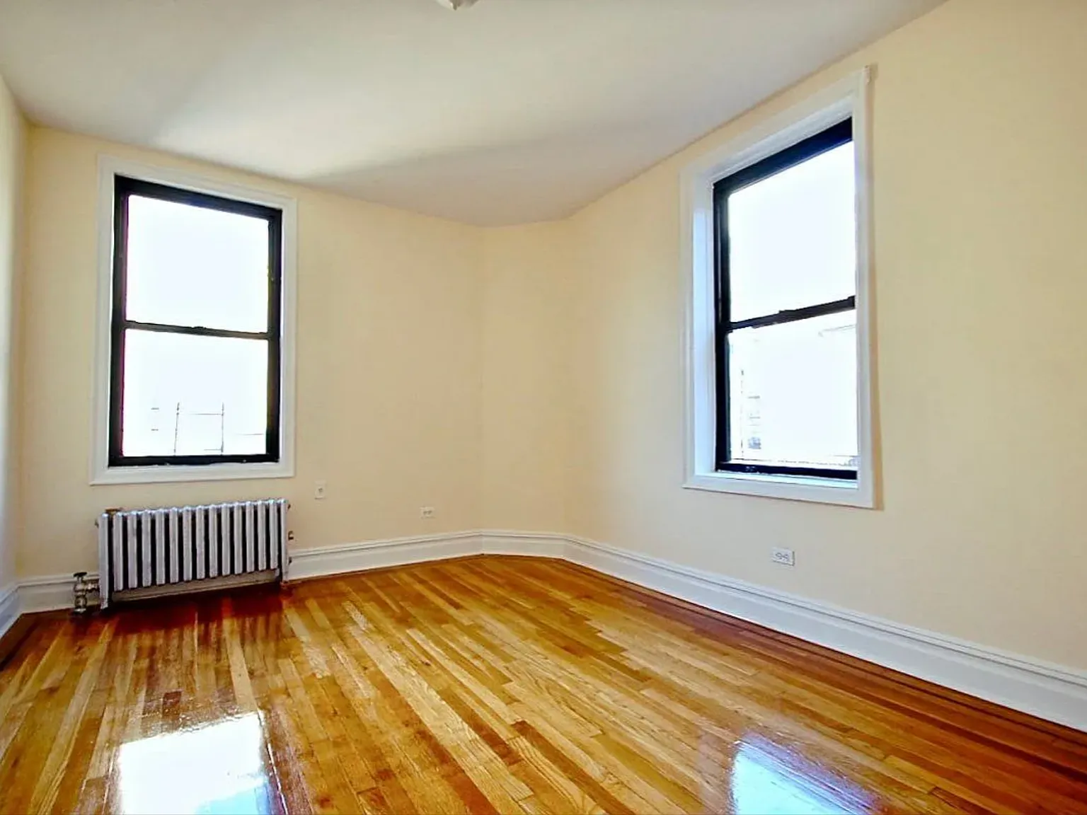 66 Saint Nicholas Place — Photo 4