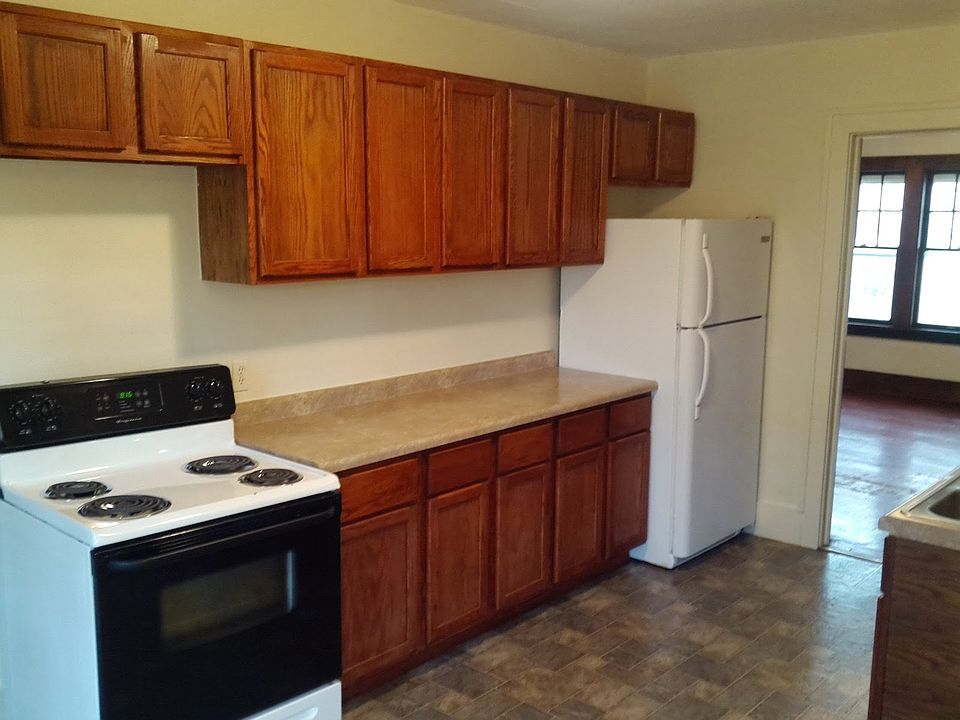 1st image of 207 E Holmes St