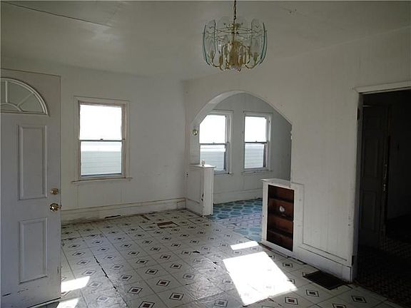 4th image of 6534 Leschen Ave