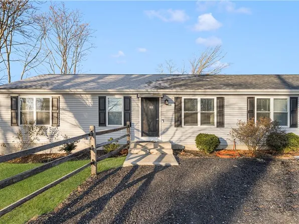 8 Deluca St, Johnston, RI 02919