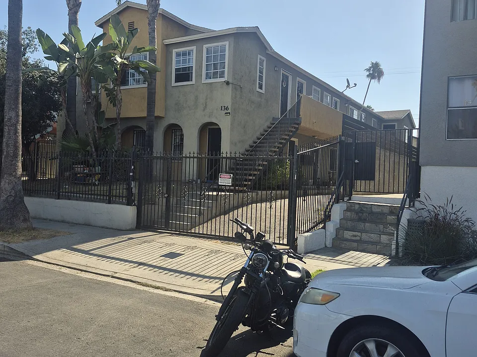 136 N Mariposa Ave #1