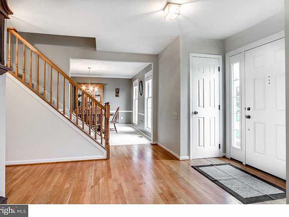 4th image of 103 Fox Hunt Ln