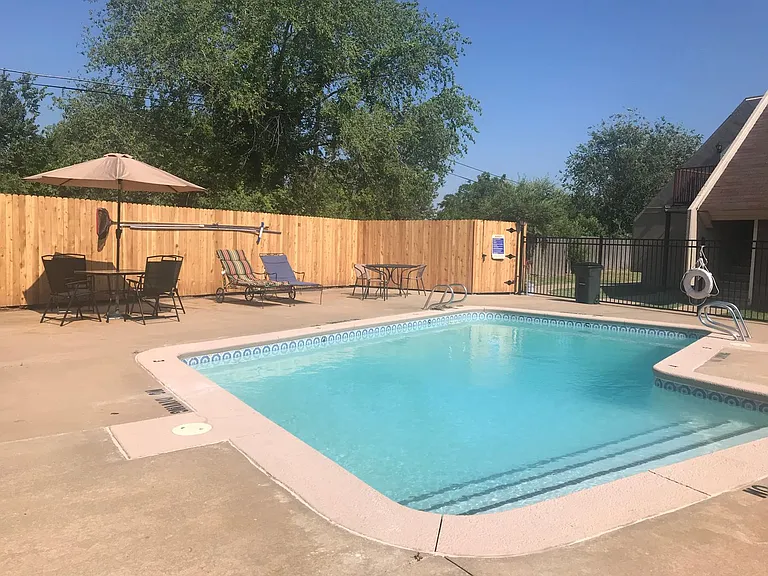 411 W K Pl — Photo 23