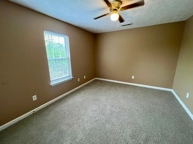 453 Drexel Ct — Photo 15