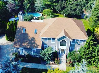 22 Raven Cir, Cranston, RI 02921